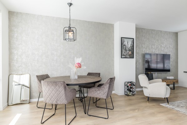 Foto - Te koop: Instapklare gemoderniseerde twee- onder- één kap woning uit 1969 met 144m2 wonen op een perceel van 391 m2 met een energielabel A in Simpelveld